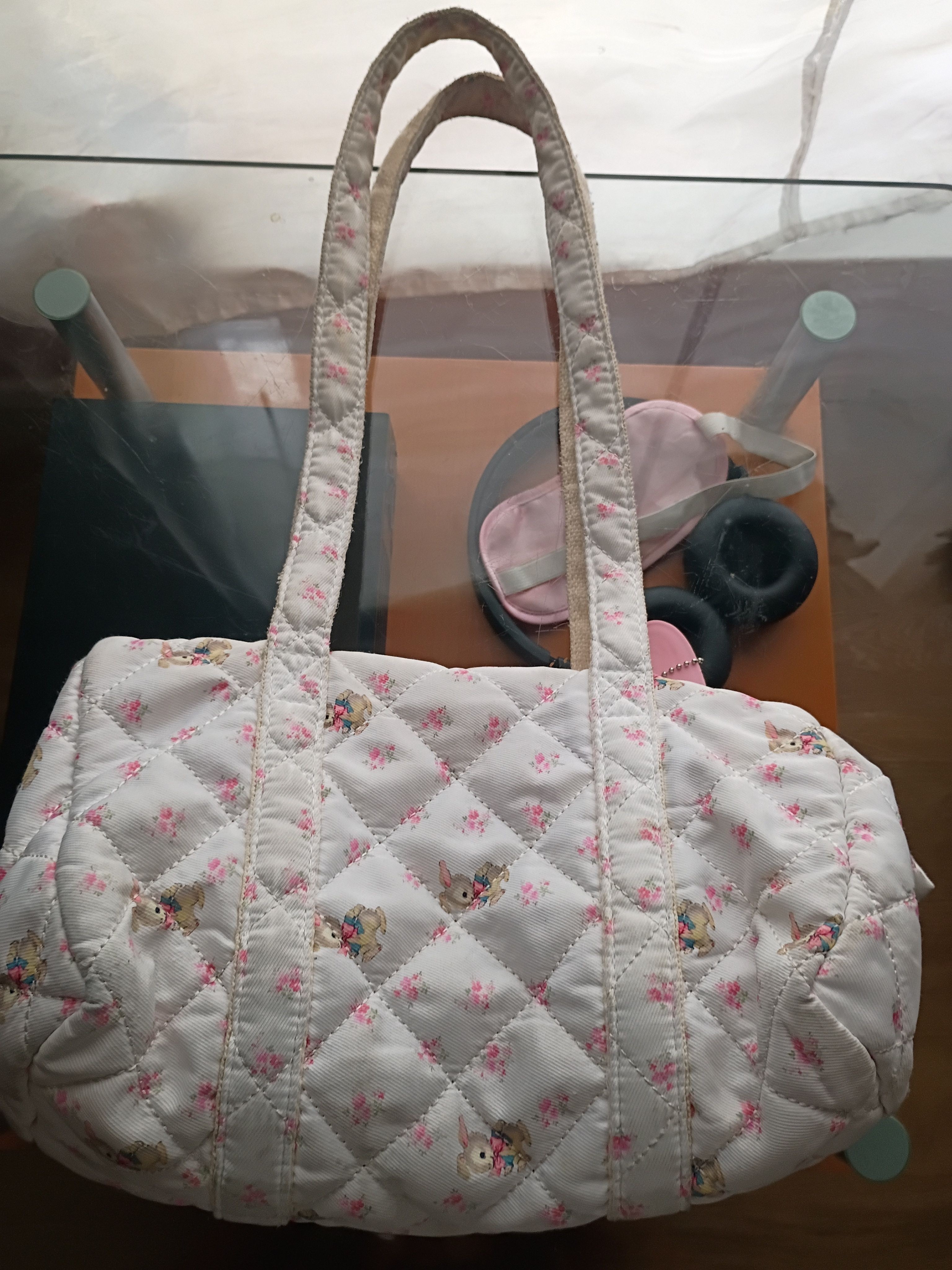 Quilted White And Pink Floral Tote Bag With Heart Charm — image 4 of 6